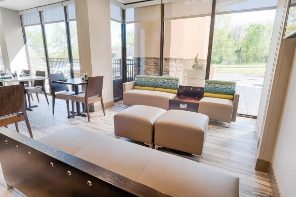Holiday Inn Knoxville N - Merchant Drive image 12