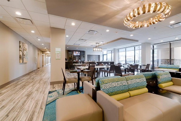 Holiday Inn Knoxville N - Merchant Drive image 3