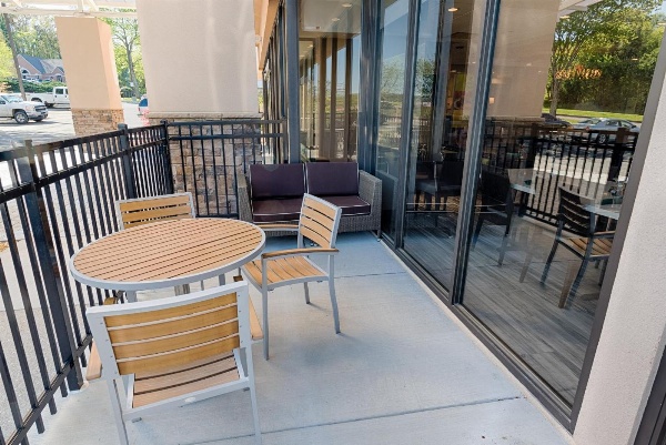 Holiday Inn Knoxville N - Merchant Drive image 4