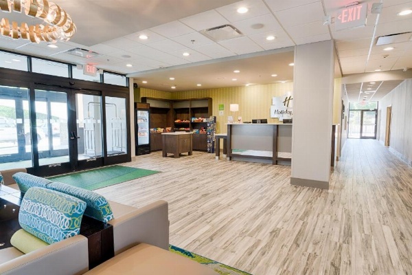 Holiday Inn Knoxville N - Merchant Drive image 8